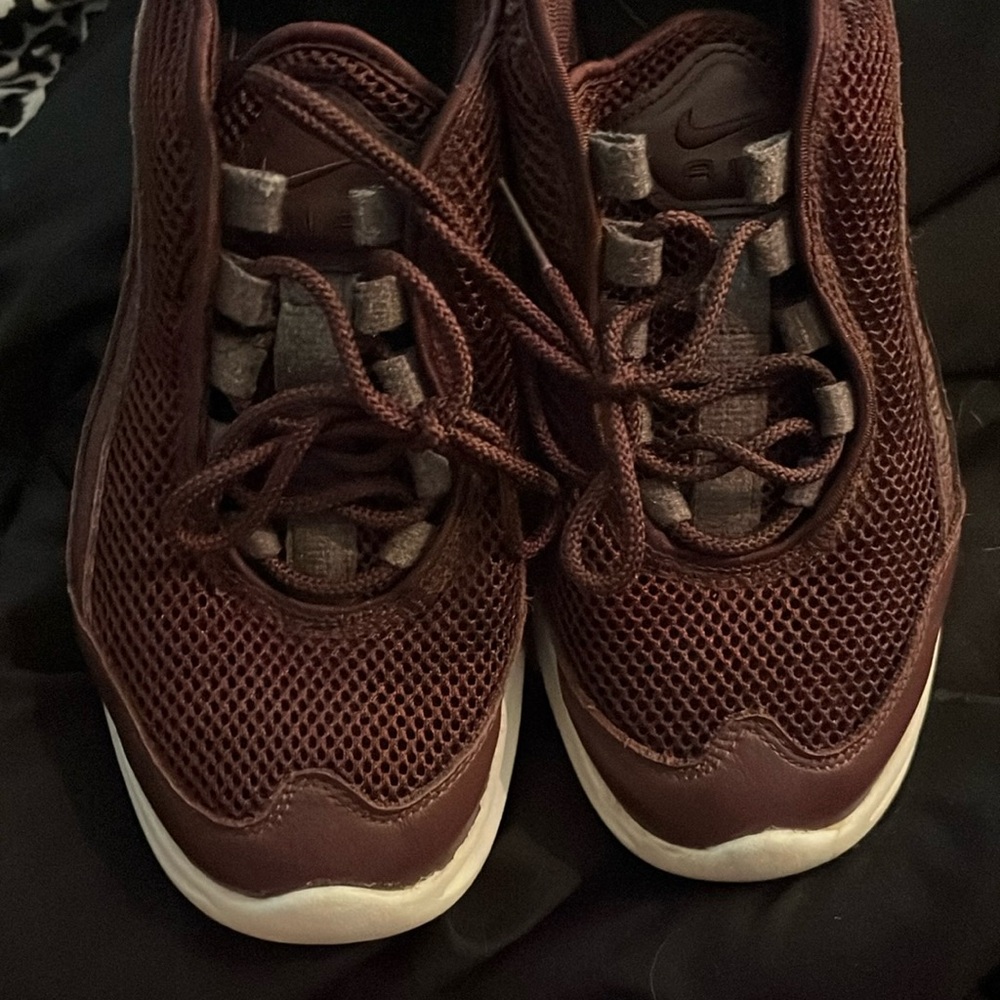 Women’s Nike shoes